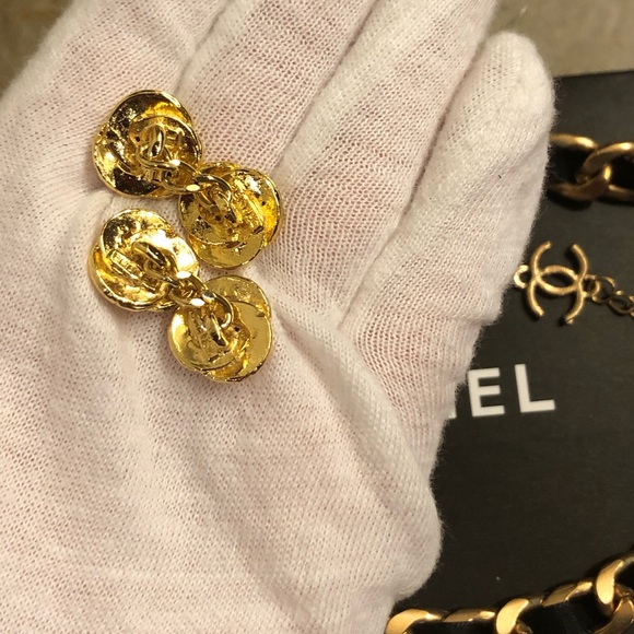 Authentic CHANEL Camellia Flower Gold Cuff Links - Picture 3 of 8